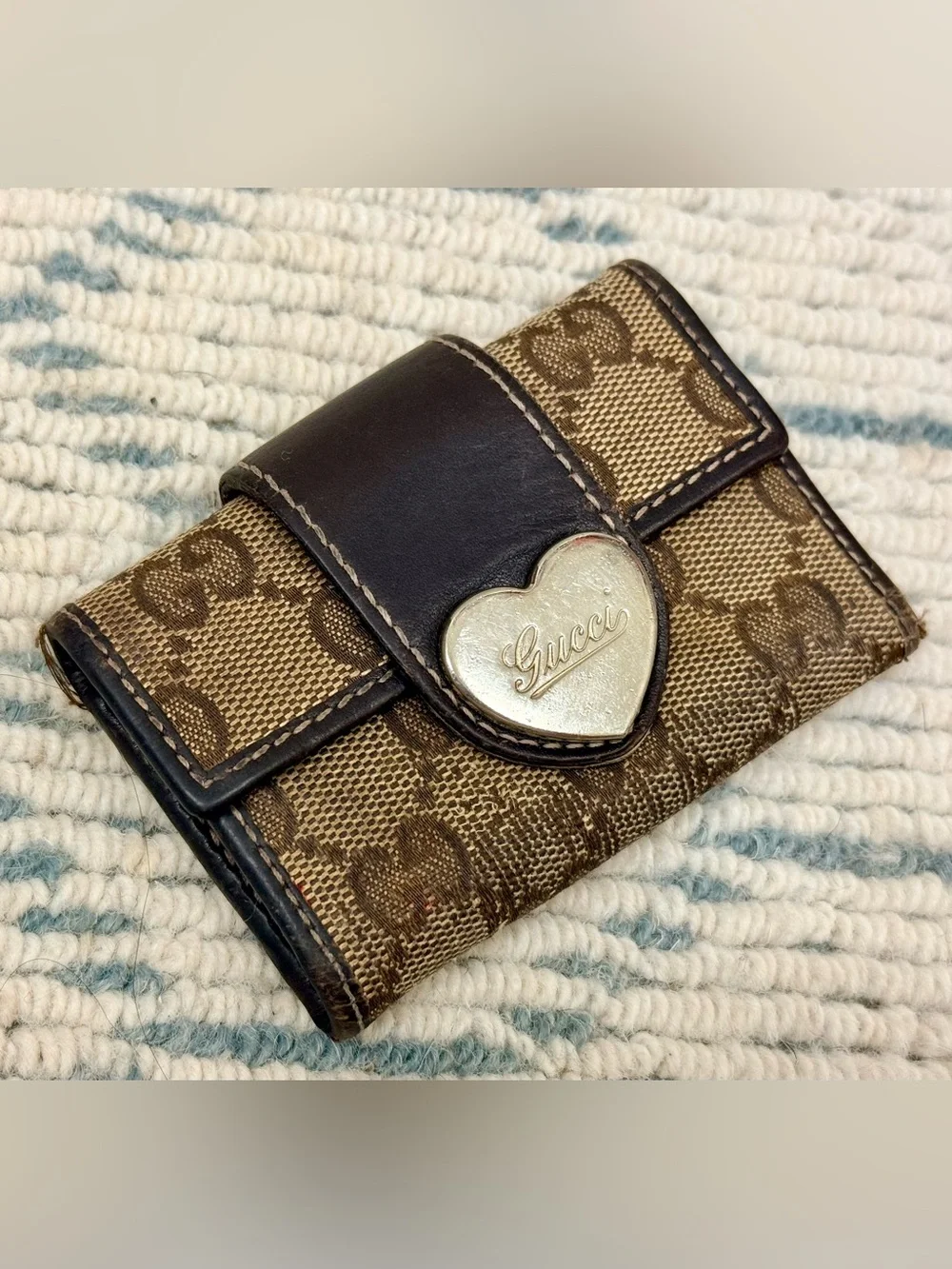 GUCCI Vintage Y2K Iconic Brown GG Monogram Canvas Leather Heart Key Case - Picture 3 of 16